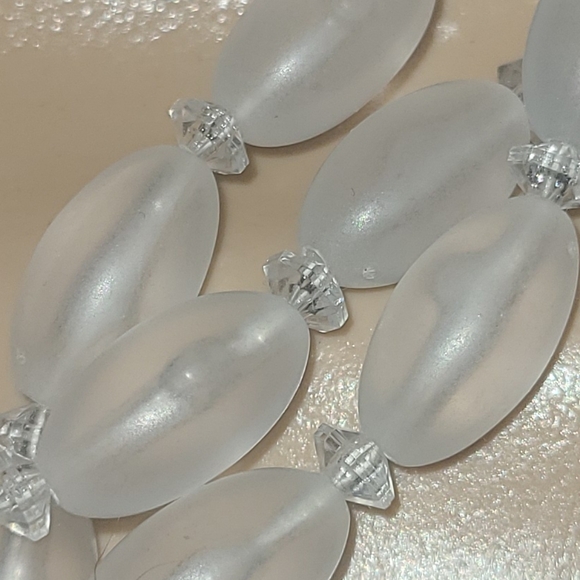 CLEAR OVAL BEADED TRIPLE STRANDED CLASPED NECKLACE - Picture 4 of 4